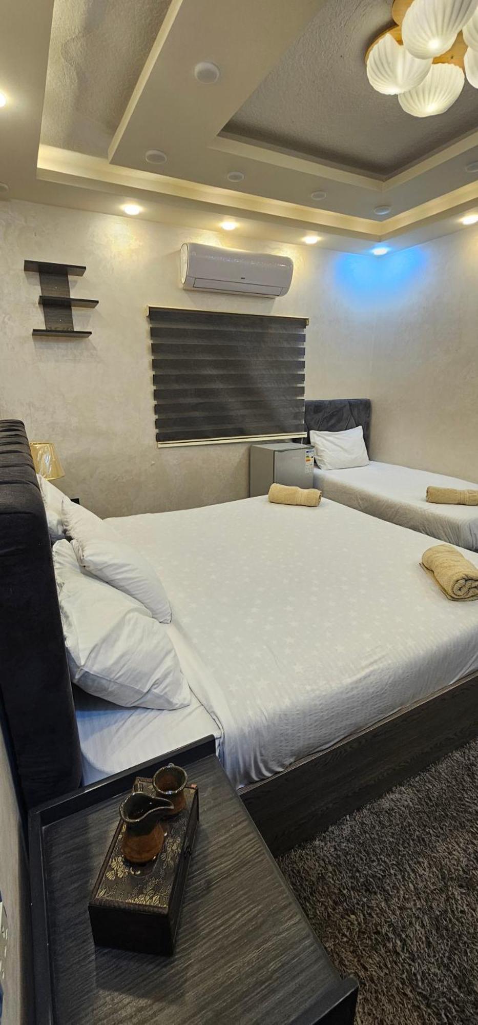 Hadrian'S Arch Hotel Jarash Bagian luar foto